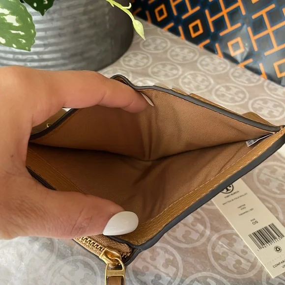 New, Britten bi fold tory burch wallet - Picture 9 of 13